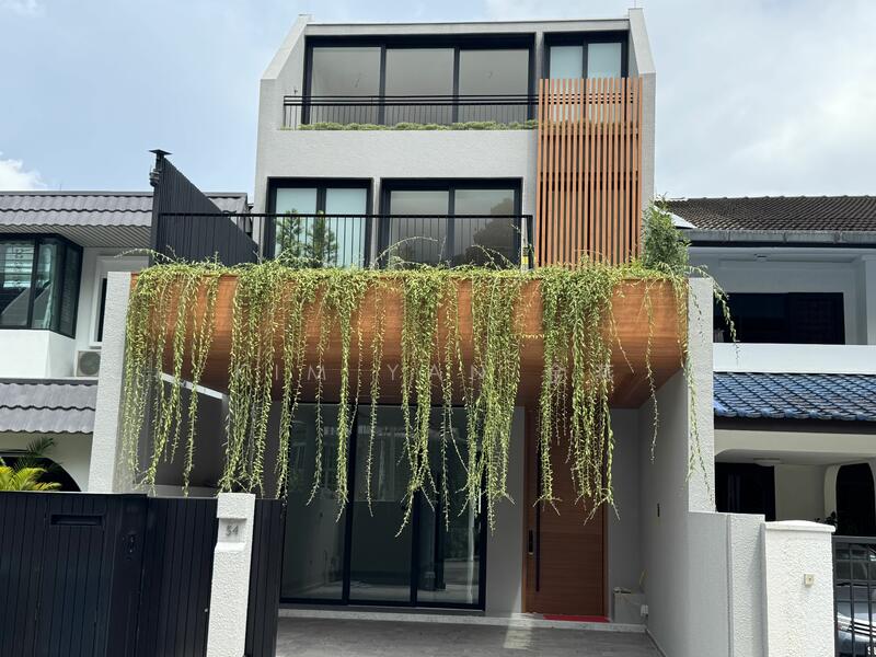 For Sale - Brand New & Beautiful, 3 levels with Lift, 5 bedrooms all ensuite with wardrobes