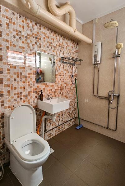 108 Potong Pasir Avenue 1, 108 Potong Pasir Avenue 1, 2 Bedrooms, 796 sqft, HDB Flat For Rent, by Mike Oh, 60094631 - Bathroom - PropertyGuru.com.sg