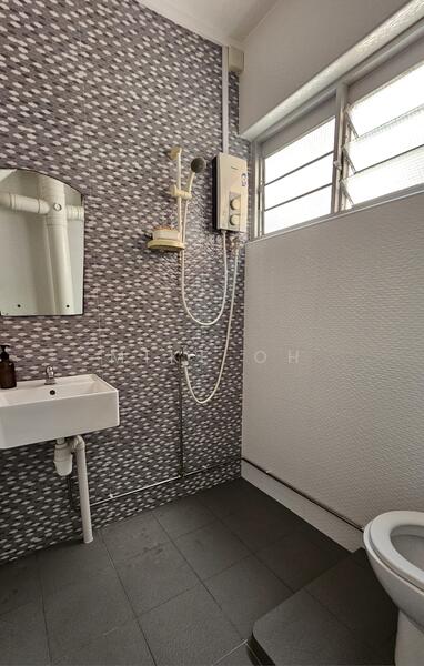 108 Potong Pasir Avenue 1, 108 Potong Pasir Avenue 1, 2 Bedrooms, 796 sqft, HDB Flat For Rent, by Mike Oh, 60094631 - Bathroom - PropertyGuru.com.sg