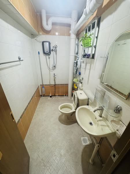 915 Jurong West Street 91, 915 Jurong West Street 91, Room Rental, 200 sqft, HDB Flat For Rent, by William Yong, 60094642 - Bathroom - PropertyGuru.com.sg