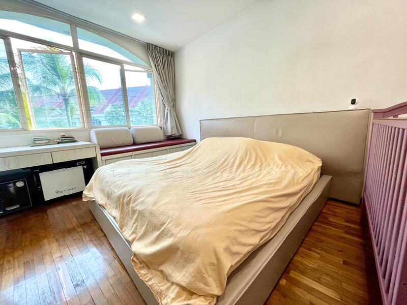 For Rent - ***5 MINS TO MAYFLOWER MRT & SNGS! 3 STY LANDED SPACE