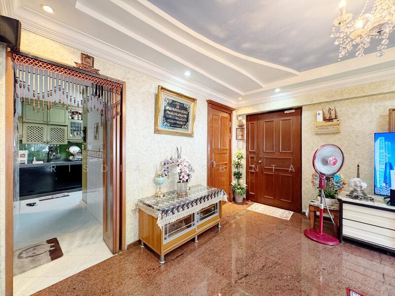 For Sale - 297B Compassvale Street