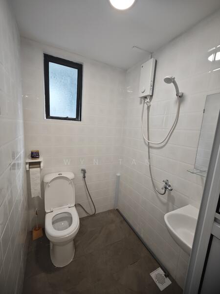 Invest Ho Building, 1 MacTaggart Road, 130 sqft, Light Industrial (B1) For Rent, by Wyn Tan, 60095161 - Bathroom - CommercialGuru.com.sg