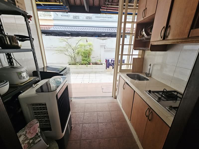 Villa Verde Terraced House For Sale at S$ 2,380,000 | PropertyGuru Singapore - Kitchen
