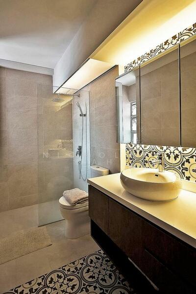 Master Bedroom Bathroom