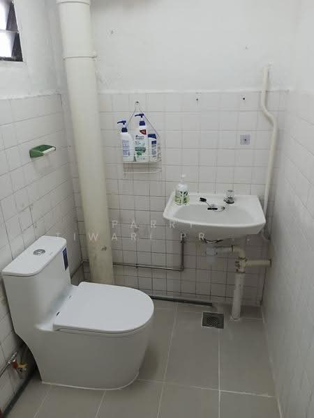 247 Jurong East Street 24, 247 Jurong East Street 24, Boon Lay / Jurong / Tuas, 2 Bedrooms, 731 sqft, HDB Flat For Sale, by Parry Tiwari Pradeep, 60095567 - Bathroom - PropertyGuru.com.sg