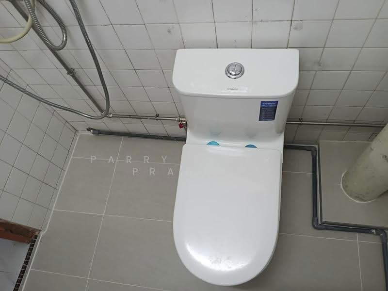 247 Jurong East Street 24, 247 Jurong East Street 24, Boon Lay / Jurong / Tuas, 2 Bedrooms, 731 sqft, HDB Flat For Sale, by Parry Tiwari Pradeep, 60095567 - Bathroom - PropertyGuru.com.sg