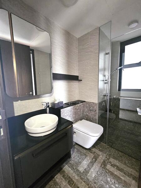 Common Bath (Jack-n-Jill toilet to BR 2)