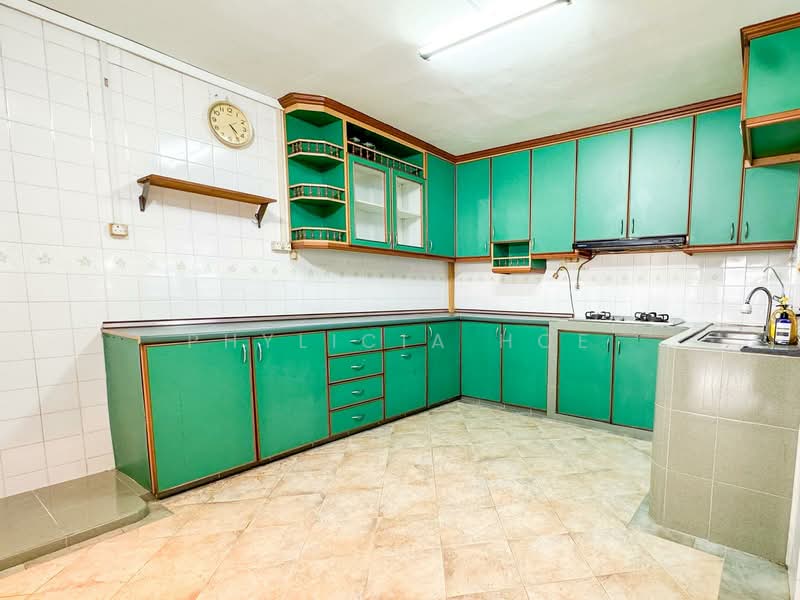 359 Tampines Street 34 HDB Flat For Sale at S$ 718,000 | PropertyGuru Singapore - Kitchen