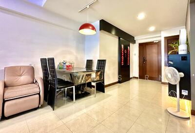 For Sale - Minutes walk to Seletar Mall and Hawker centre and 1km to Sengkang Green Pri School