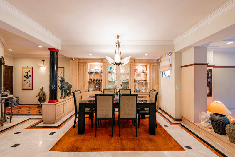 For Sale - Lakepoint Condo