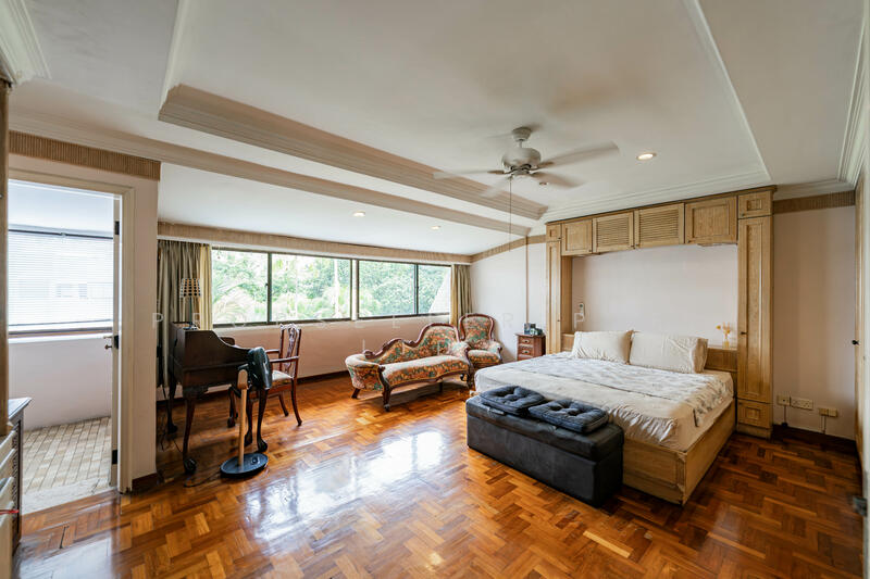 For Sale - Lakepoint Condo