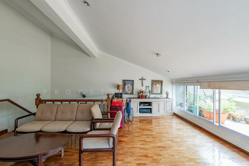 For Sale - Lakepoint Condo