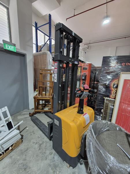 near aljunied mrt! unit has watersource!, water @ unit; 3.7m; near aljunied geylang!, 3,032 sqft, Light Industrial (B1) For Rent, by Joel Yong, 60096833 - CommercialGuru.com.sg