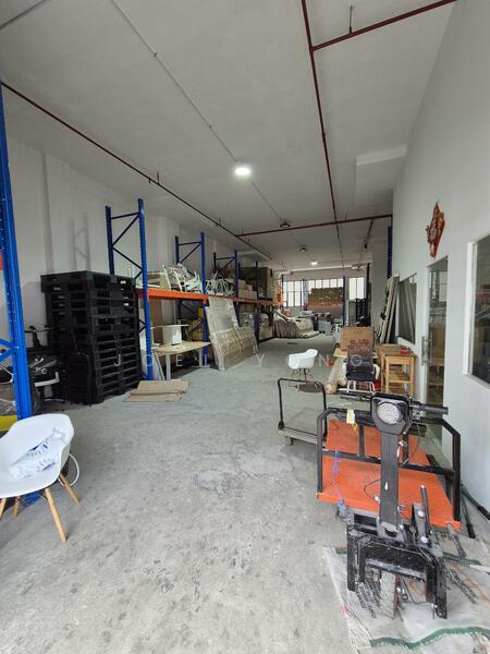 near aljunied mrt! unit has watersource!, water @ unit; 3.7m; near aljunied geylang!, 3,032 sqft, Light Industrial (B1) For Rent, by Joel Yong, 60096833 - CommercialGuru.com.sg
