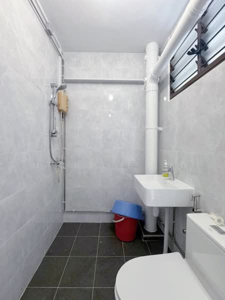 442 Fajar Road, 442 Fajar Road, 3 Bedrooms, 1,270 sqft, HDB Flat For Sale, by Michelle Koo, 60096842 - Bathroom - PropertyGuru.com.sg