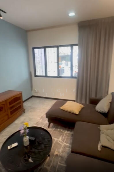 Jalan Tanjong, Jalan Tanjong, Bedok / Upper East Coast, 3 Bedrooms, 1,750 sqft, Terraced House For Rent, by Alicia Lim, 60097102 - Living Room - PropertyGuru.com.sg