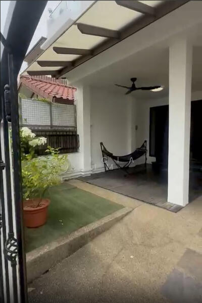 Jalan Tanjong, Jalan Tanjong, Bedok / Upper East Coast, 3 Bedrooms, 1,750 sqft, Terraced House For Rent, by Alicia Lim, 60097102 - Entrance - PropertyGuru.com.sg