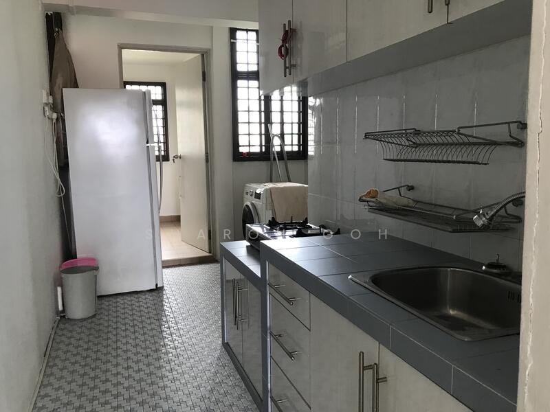 Kitchen & yard