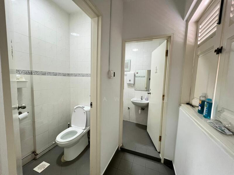 RAFFLES PLACE SHOPHOUSE OFFICE | In Good Conditions |, Telok Ayer / Tanjong Pagar MRT, 1,500 sqft, Office For Rent, by Amy Aw 胡嘉薇, 60097371 - CommercialGuru.com.sg