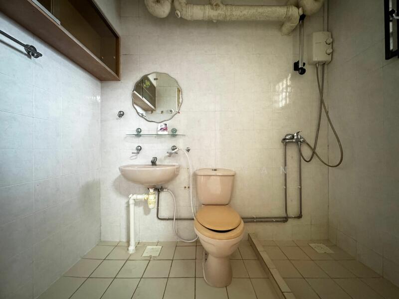 Master Bathroom (En-suite)