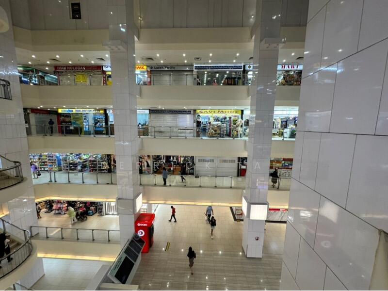 Lucky Plaza, Orchard Road, Orchard / River Valley, 376 sqft, Mall Shop For Sale, by Derrick Tai, 60098003 - CommercialGuru.com.sg