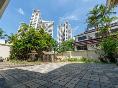 For Sale - SEASIDE RESORT LIVING. MEYER SEMI-D. 2.5 STY . SOUTH FACING.