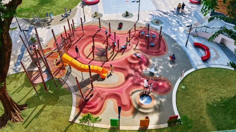 30 secs frm large integrated playground 
