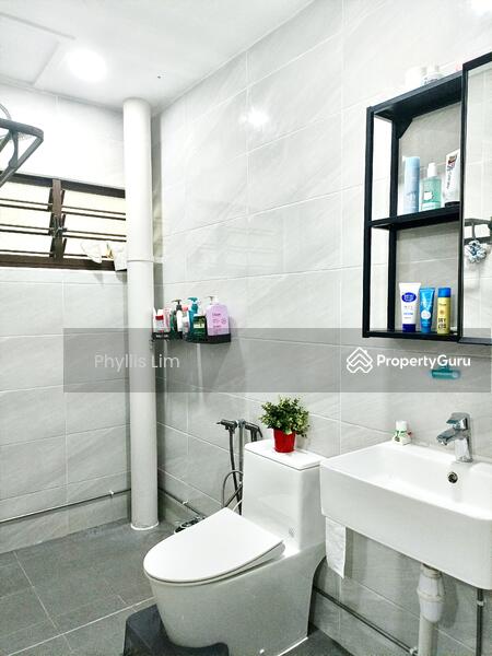 Common bathroom 