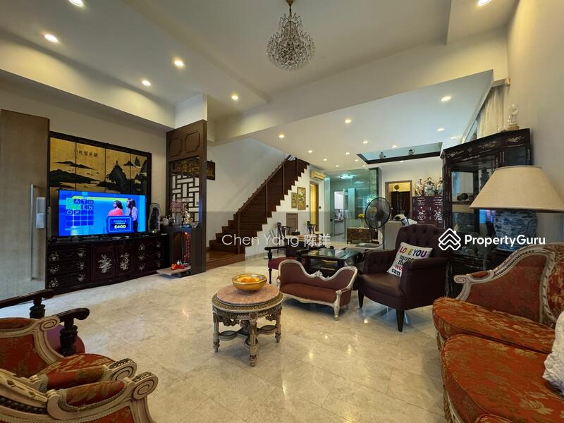 For Sale - Well maintained Corner Terrace @ Seletar Area!