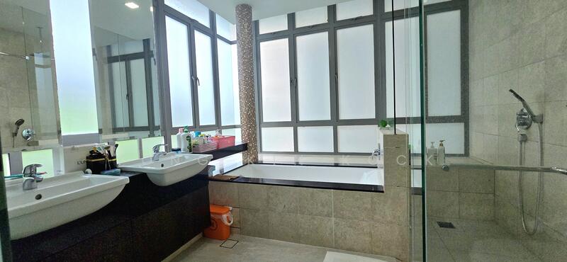 Level 2 - Luxurious Master Bath