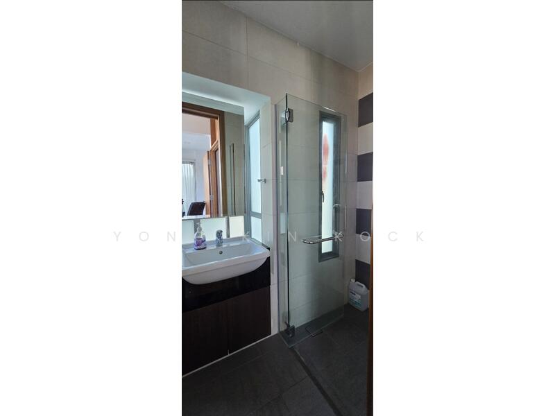Level 4 - Attached Bathroom