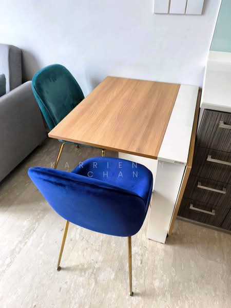 The Hillford, 176 Jalan Jurong Kechil, 1 Bedroom, 377 sqft, Condominium For Rent, by Karrien N. Chan, 60099109 - Expandable Dining Table + 2 chairs - PropertyGuru.com.sg