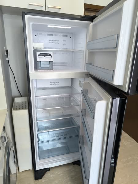 The Hillford, 176 Jalan Jurong Kechil, 1 Bedroom, 377 sqft, Condominium For Rent, by Karrien N. Chan, 60099109 - Full Size 2-Door Fridge - PropertyGuru.com.sg