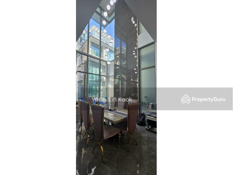 Level 1 - Dining area with high ceiling