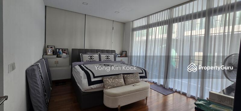 Level 2 - Enormous Master Bedroom