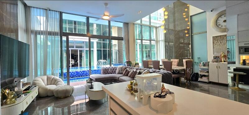 Level 1 - Living and Dining 