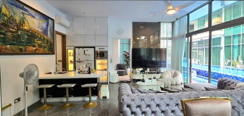 Level 1 - Dry Kitchen, Living Room
