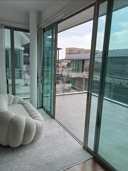 Level 4 - Spacious Family Room 