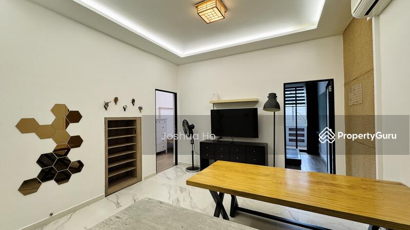 For Rent - Rare City Fringe 2B1B Walk-Up | Three MRTs