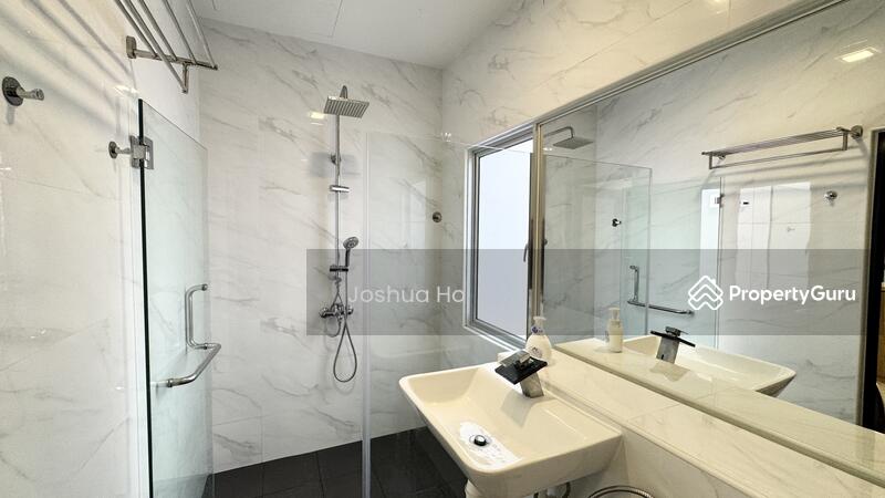 For Rent - Rare City Fringe 2B1B Walk-Up | Three MRTs