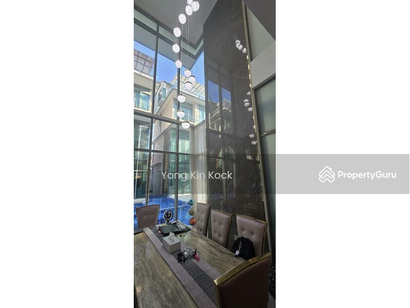 Level 1 - Dining Area with high ceiling
