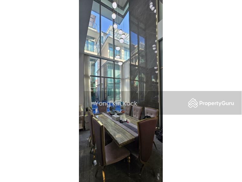 Level 1 - Dining area with high ceiling