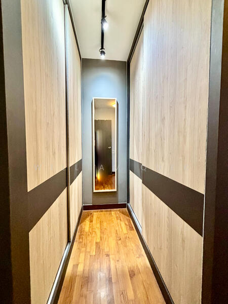 Walk in wardrobe 