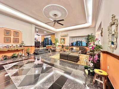 For Sale - Walk to Kovan MRT! Rare large FH Semi-D.