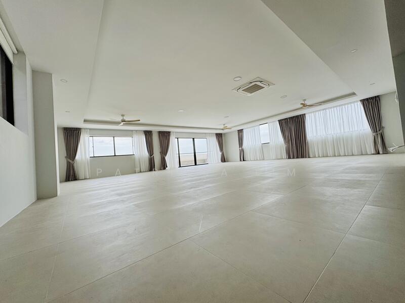For Rent - One of a Kind Huge 6 Bedroom in a Condominium