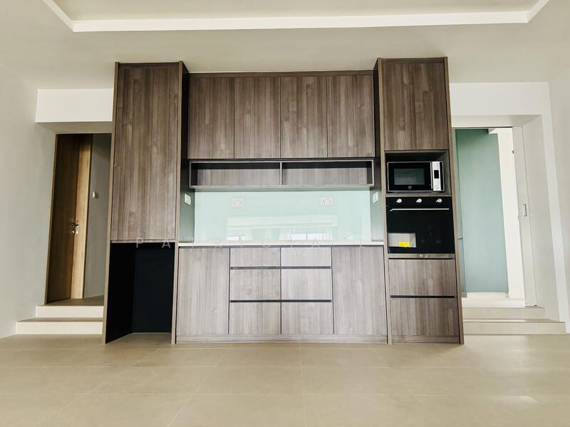 For Rent - One of a Kind Huge 6 Bedroom in a Condominium