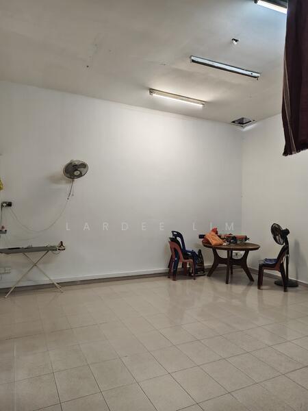 Bedok Shopping Complex, 288 Bedok Road, 1,205 sqft, Shop / Shophouse For Rent, by Lardee Lim, 60100306 - Living Room - CommercialGuru.com.sg