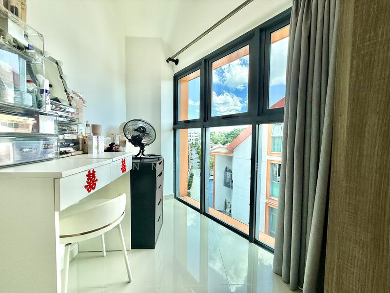 For Sale - Flora View
