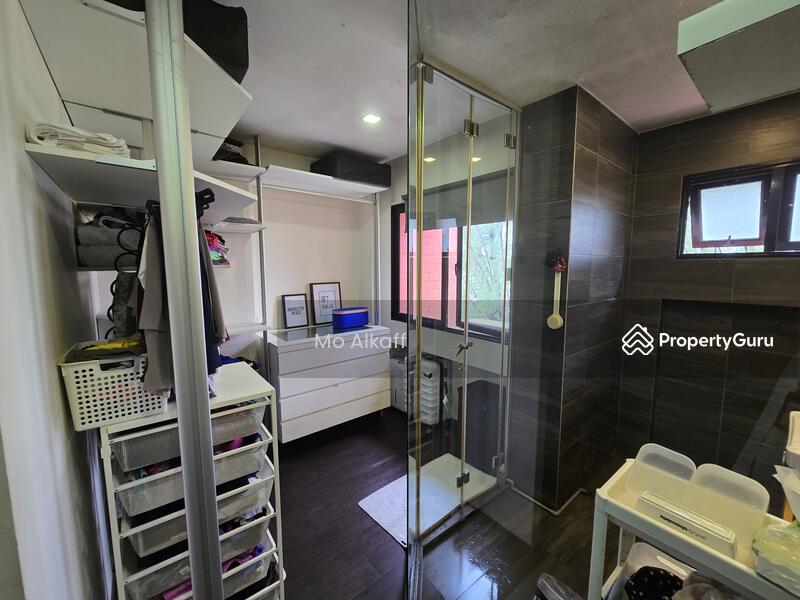 Walk in Wadrobe / Master Bathroom